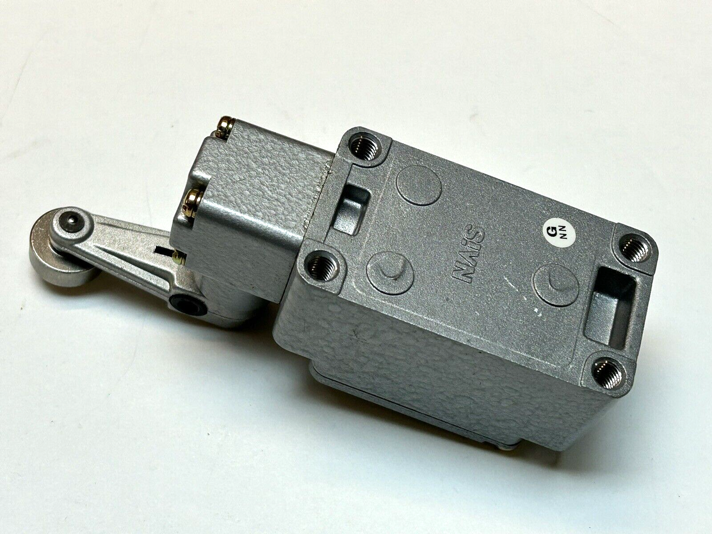 NAIS AZ51249 / LIMIT SWITCH 10A 6A 1/2HP 125VAC 250VAC / NEW NO BOX