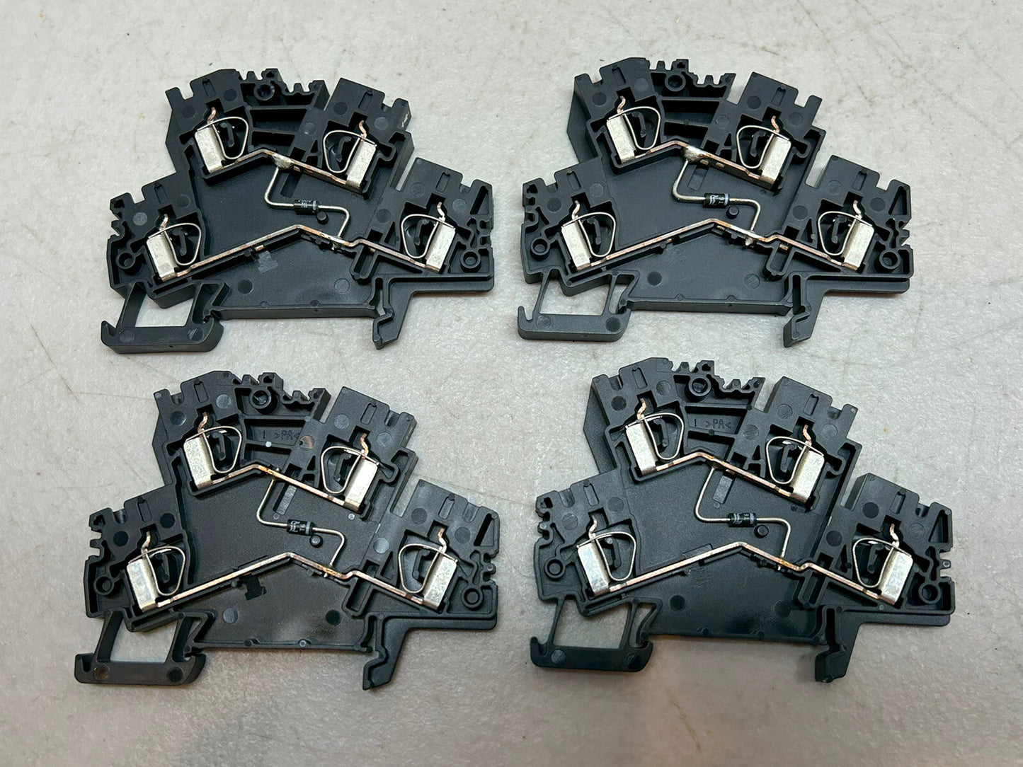 ALLEN BRADLEY 1492-LD4DF / TERMINAL BLOCKS / BLACK LOT OF 4