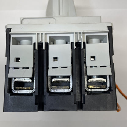 Moeller DA0V-NZM7 P7-100 100A 500V AC 220V DC Switch