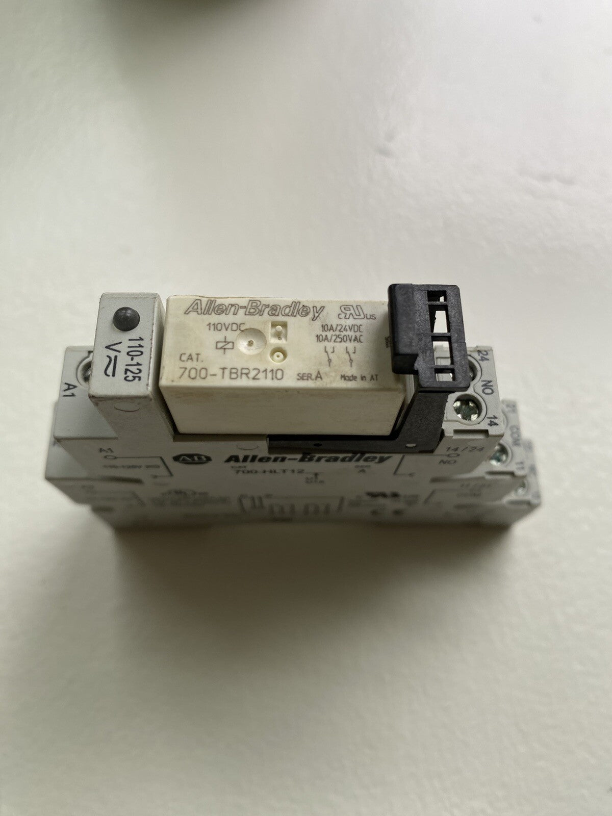 ALLEN BRADLEY 700-HLT12 TERMINAL BLOCK WITH 700-TBR2110 RELAY / SERIES A