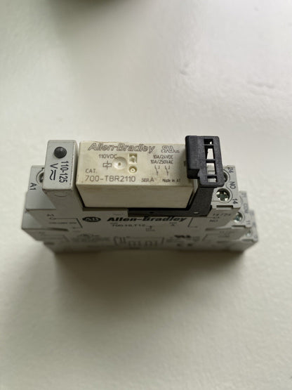 ALLEN BRADLEY 700-HLT12 TERMINAL BLOCK WITH 700-TBR2110 RELAY / SERIES A
