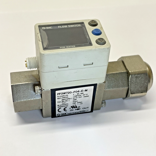 SMC PF3W720-F04-E-M / DIGITAL WATER FLOW SWITCH / 2 ~16L / MIN 1/2" F PORTS