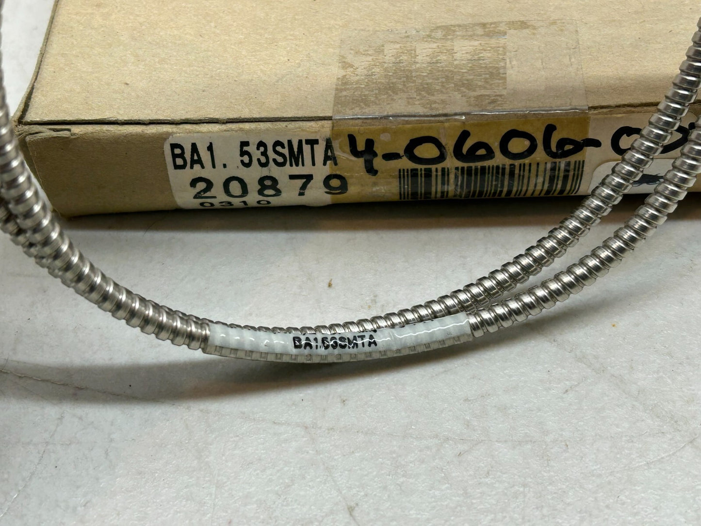 BANNER BA1.53SMTA / DIFFUSE-MODE BIFURCATED GLASS FIBER SENSOR 2.3MM DIA / NEW