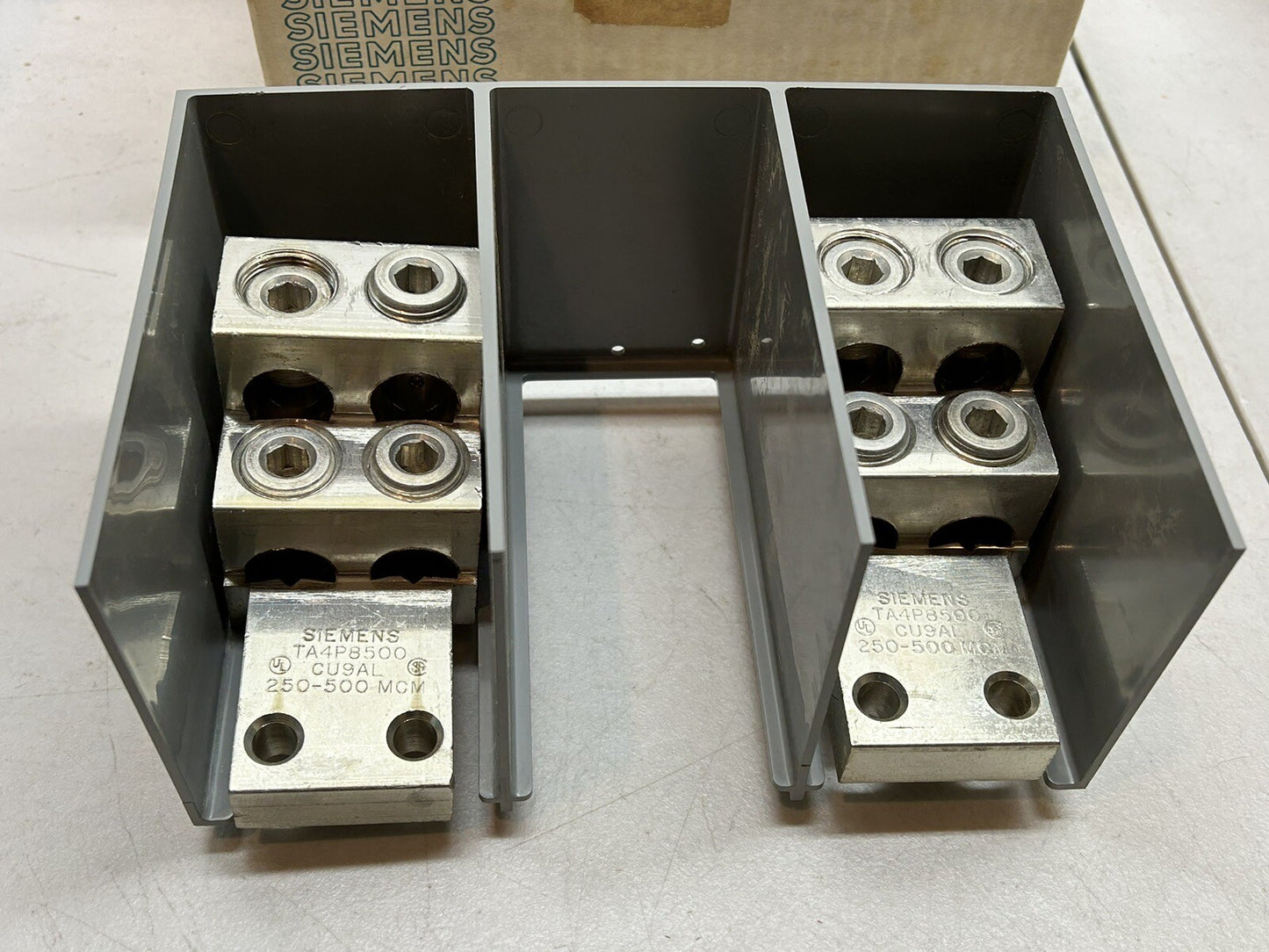 SIEMENS 2TA4P8500 / BREAKER ND 2 ALUMINUM LUGS 250-500KCMIL / NEW