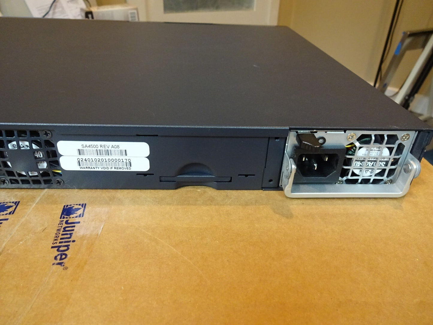 JUNIPER NETWORKS SA4500 SSL VPN APPLIANCE JNMR1 AC IP 100-240V 60-50HZ 3-1A NEW