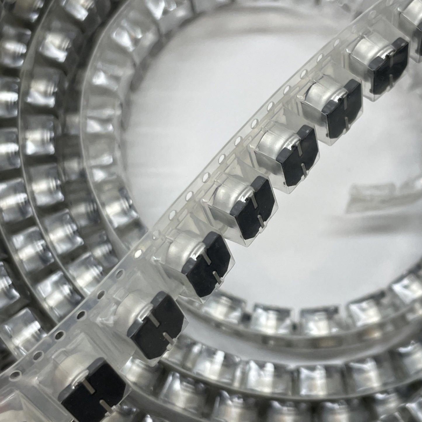 (LOT OF 965) Panasonic ECE-V1HA220P 22 50 V Aluminium Electrolytic SMD Capacitor