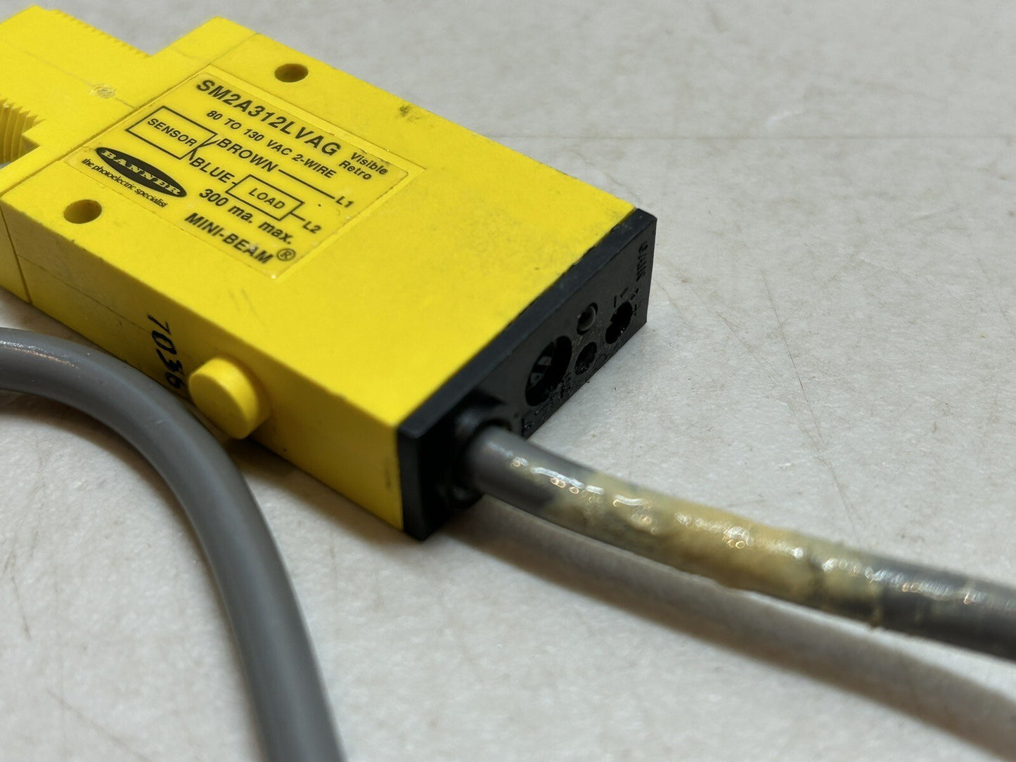 BANNER SM2A312LVAG / 26055 MINI-BEAM SENSOR / USED AS SAMPLE ONLY