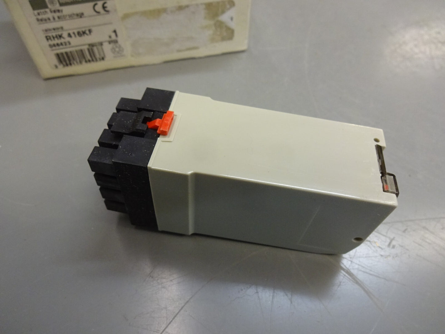 TELEMECANIQUE RHK-416KF / LATCH RELAY 120VOLT 60HZ / NEW
