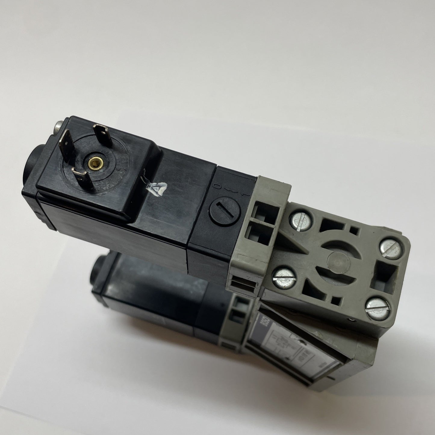 Bosch 0 820 016 601 Solenoid Distribution Valve  0820016601  – 115 V Coil
