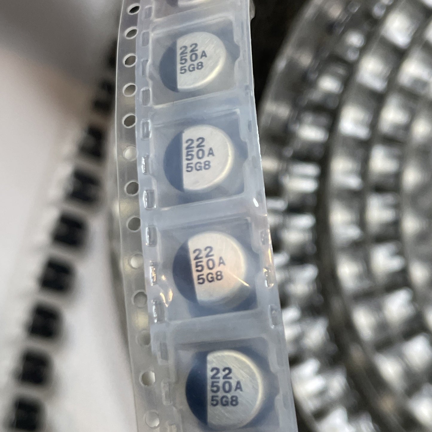 (LOT OF 965) Panasonic ECE-V1HA220P 22 50 V Aluminium Electrolytic SMD Capacitor