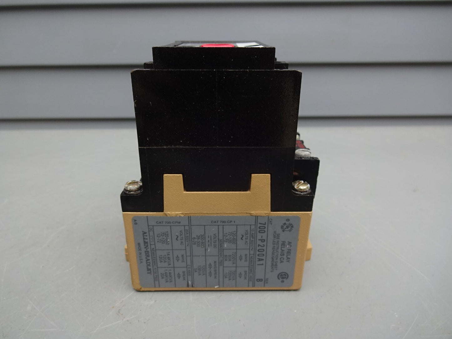 ALLEN BRADLEY 700-P200A1 / SERIES B / AC RELAY