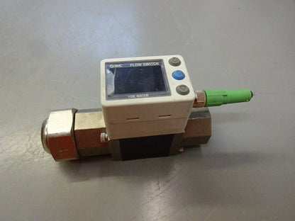 SMC PF3W720-F04-E-M / DIGITAL WATER FLOW SWITCH / 2 ~16L / MIN 1/2" F PORTS