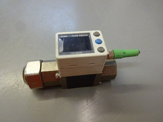 SMC PF3W720-F04-E-M / DIGITAL WATER FLOW SWITCH / 2 ~16L / MIN 1/2" F PORTS