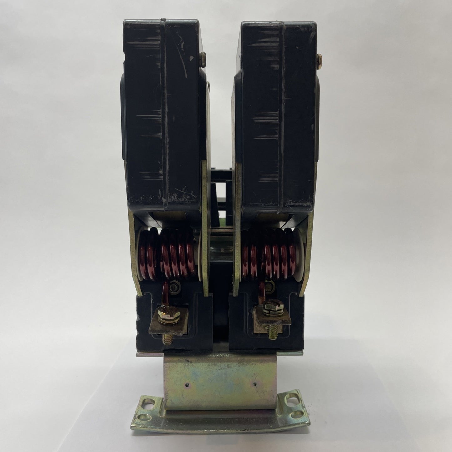 General Electric DS303A-3C01GXA002 DC Contactor 600V 230/250V Coil 100A