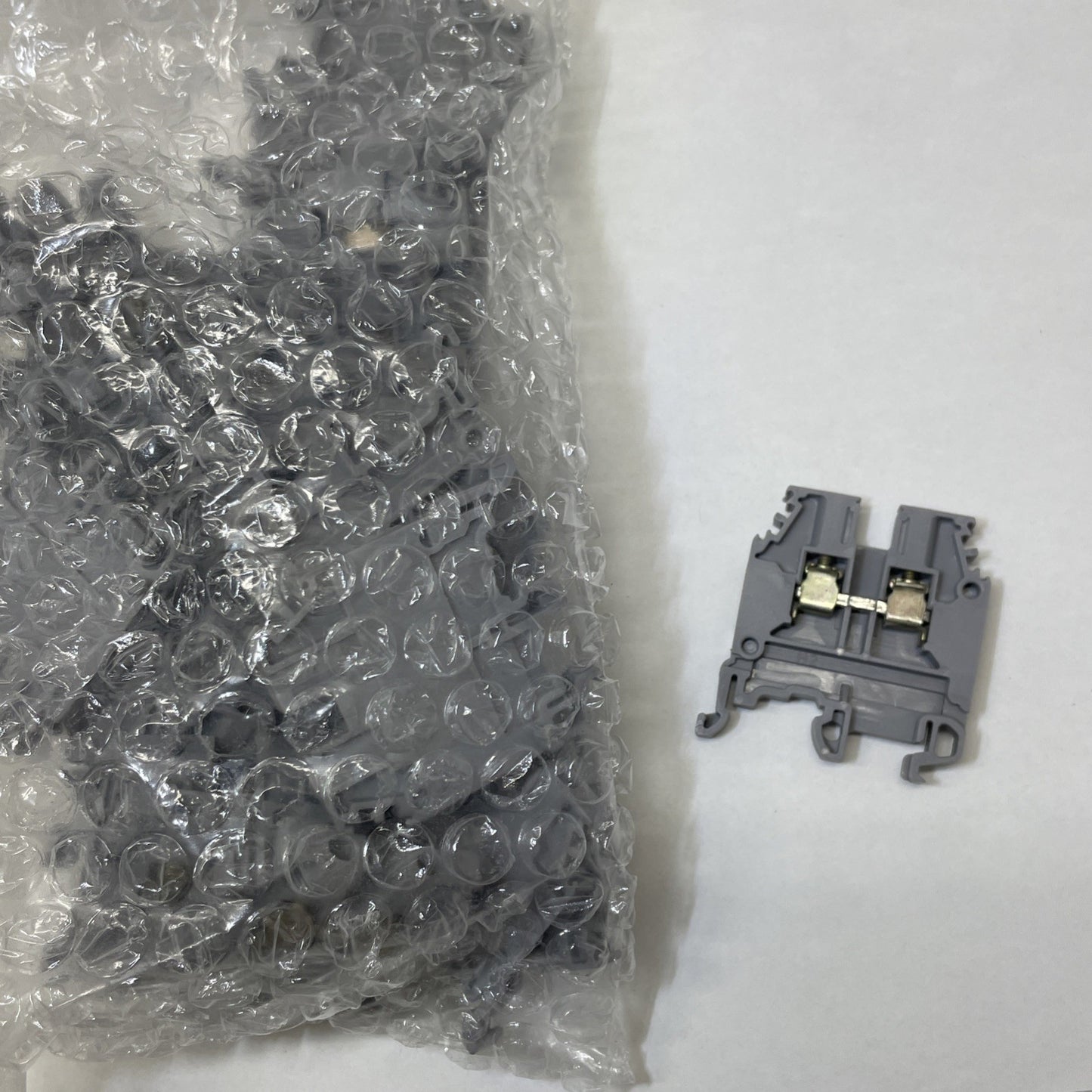 LOT OF 26 M4/6 5116 DIN Rail Mount Terminal Block, 600 Volt, 25 Amp