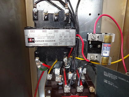 CUTLER HAMMER A-C MAGNETIC COMBINATION STARTER W/ MOTOR CIRCUIT SWITCH 4X ENCL