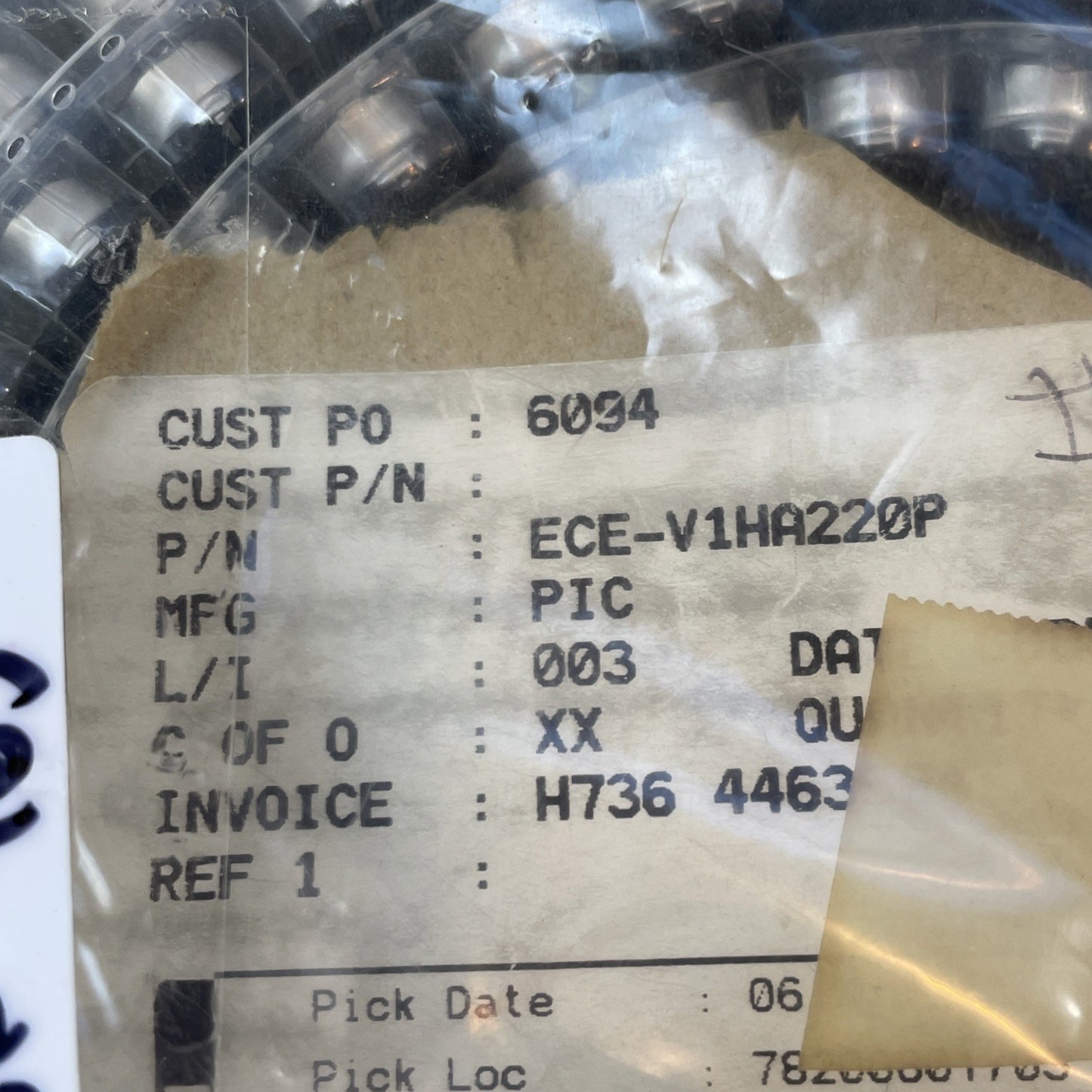 (LOT OF 965) Panasonic ECE-V1HA220P 22 50 V Aluminium Electrolytic SMD Capacitor