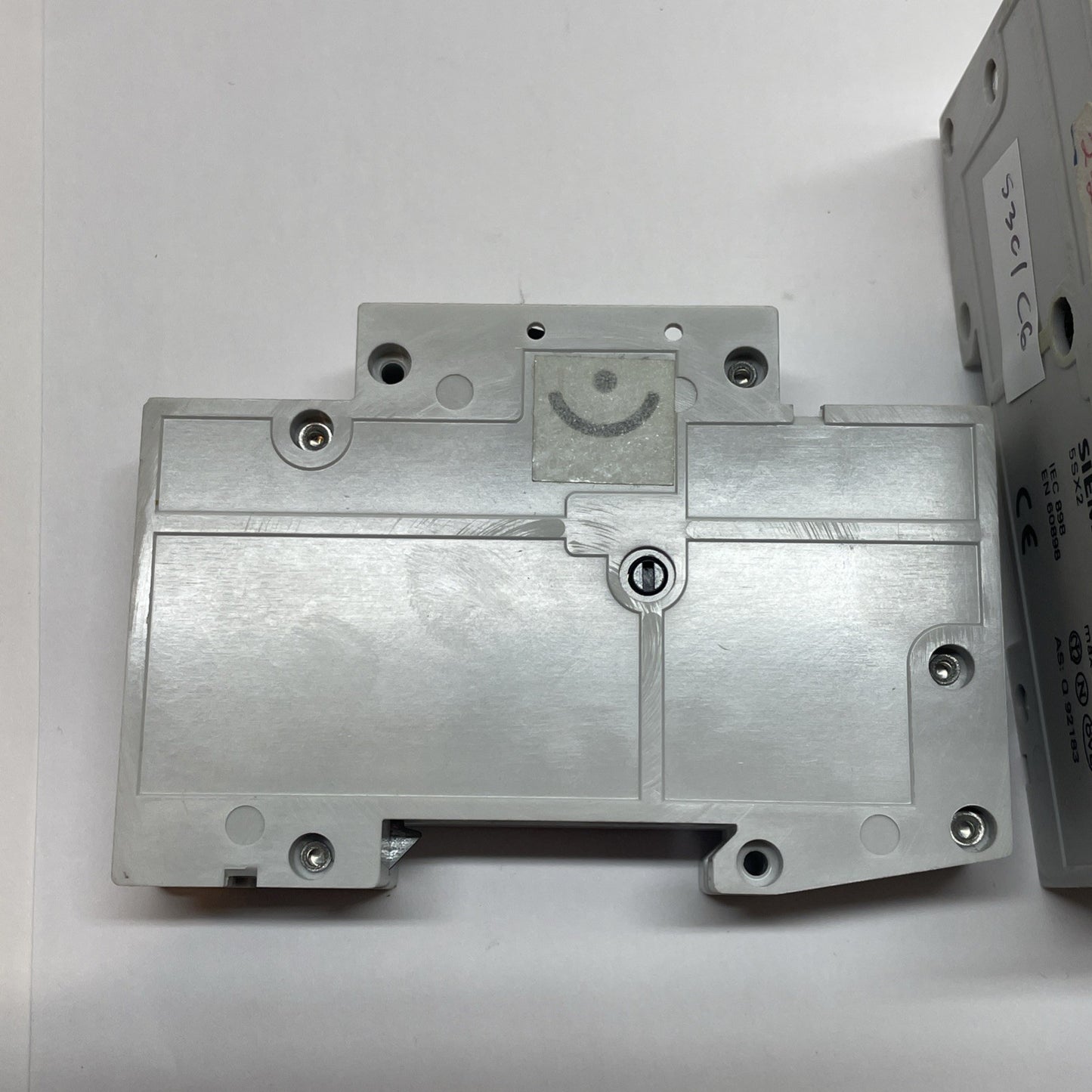 SIEMENS 5SX21-C6 CIRCUIT BREAKER 6A 230/400V 1 POLE C-CURVE (LOT OF 2)