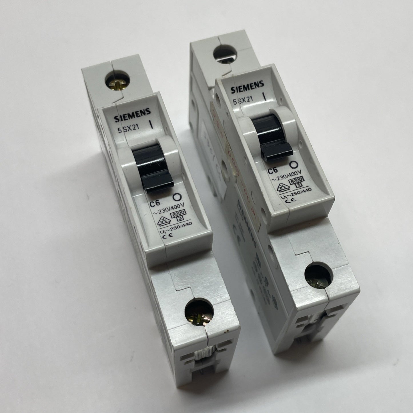 SIEMENS 5SX21-C6 CIRCUIT BREAKER 6A 230/400V 1 POLE C-CURVE (LOT OF 2)