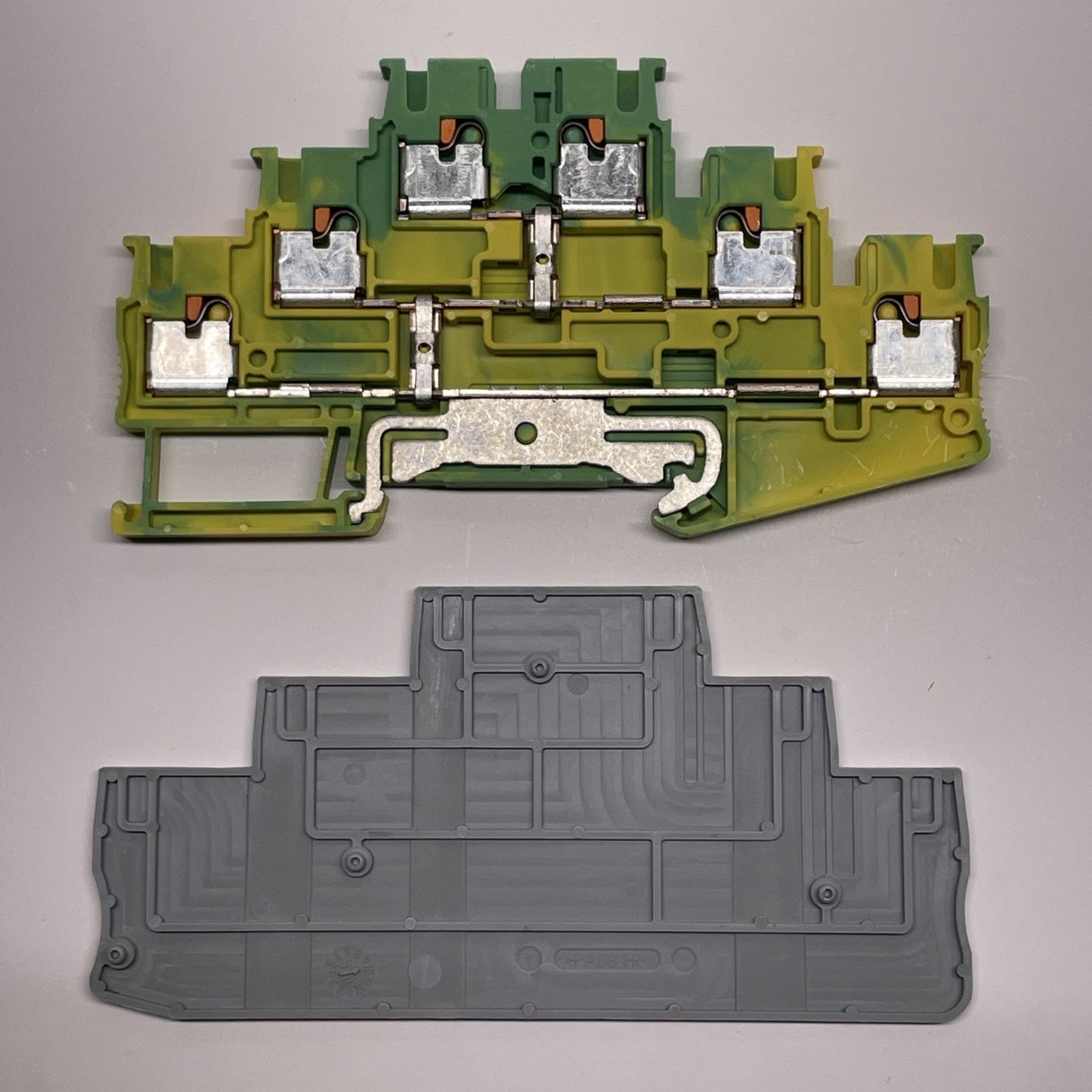 (Lot of 2) Phoenix Contact ST2.5-3PE, 3036071 Spring Gage Ground Terminal Block