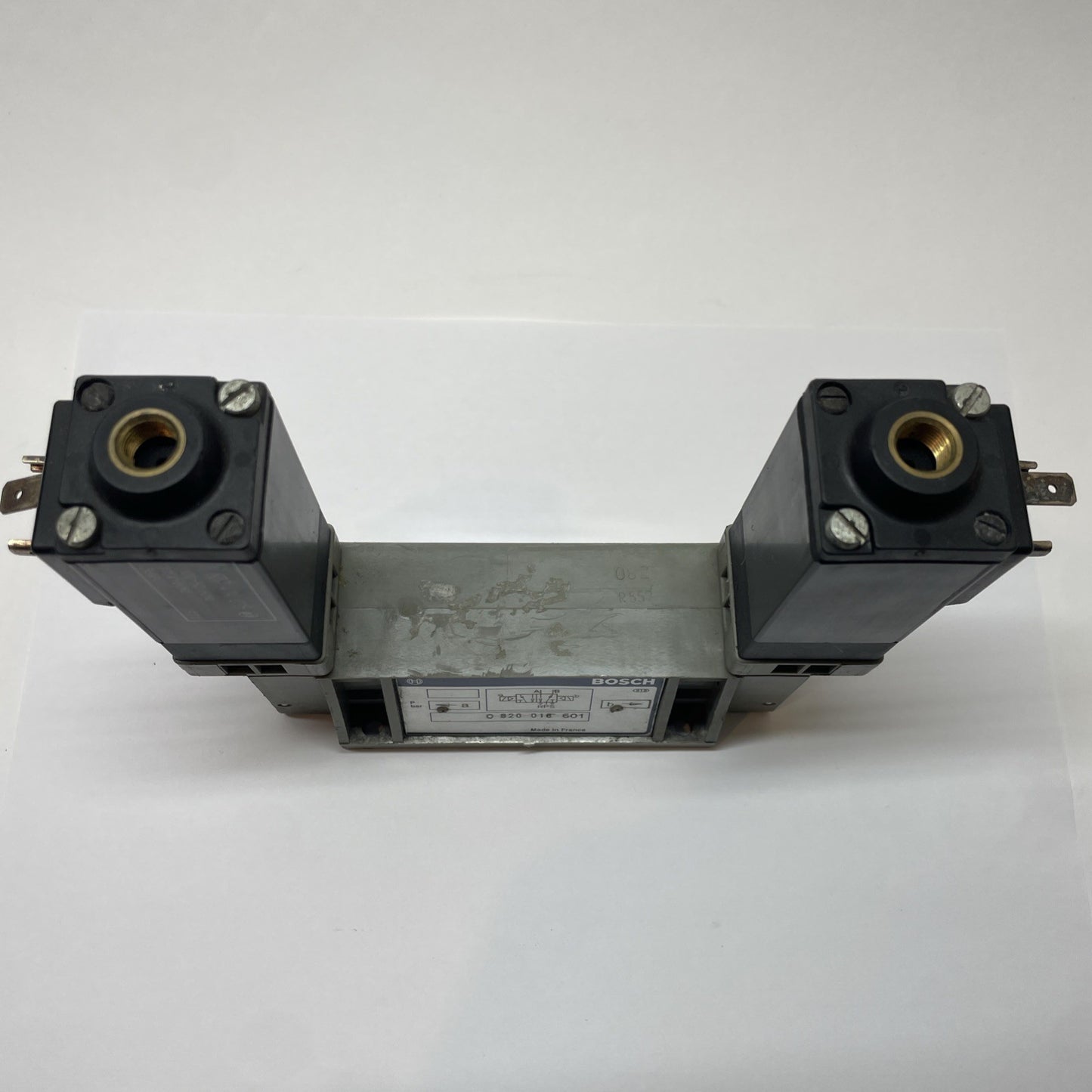 Bosch 0 820 016 601 Solenoid Distribution Valve  0820016601  – 115 V Coil