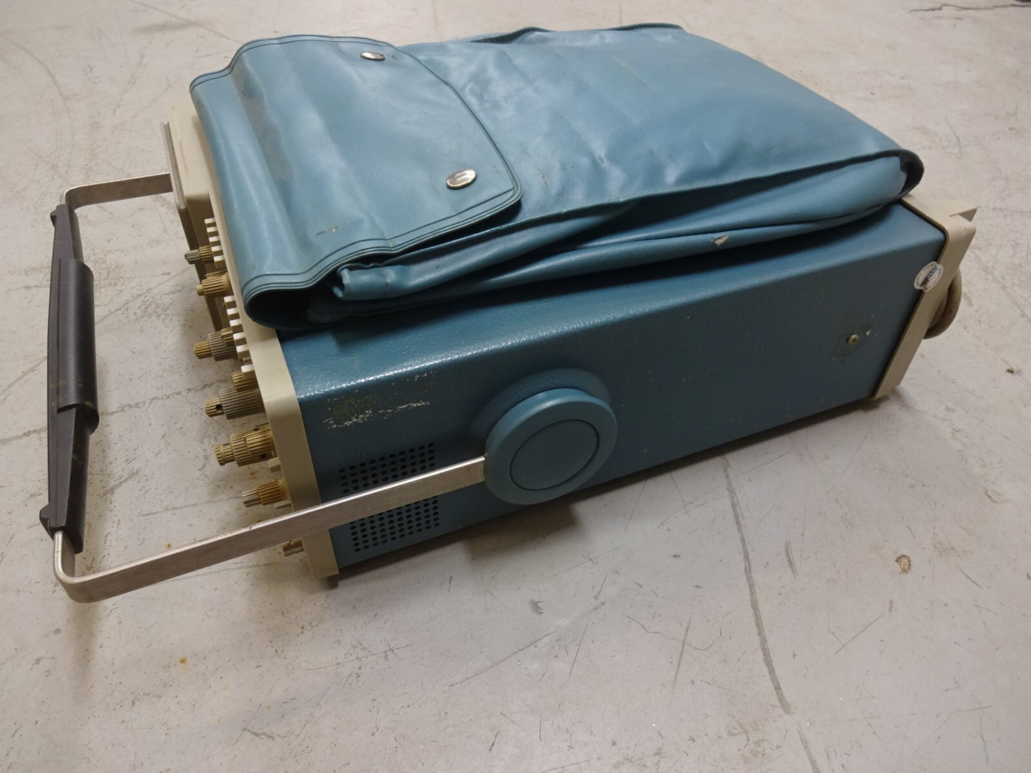 TEKTRONIX 2221 DIGITAL STORAGE OSCILLOSCOPE TWO CHANNEL 60 MHZ