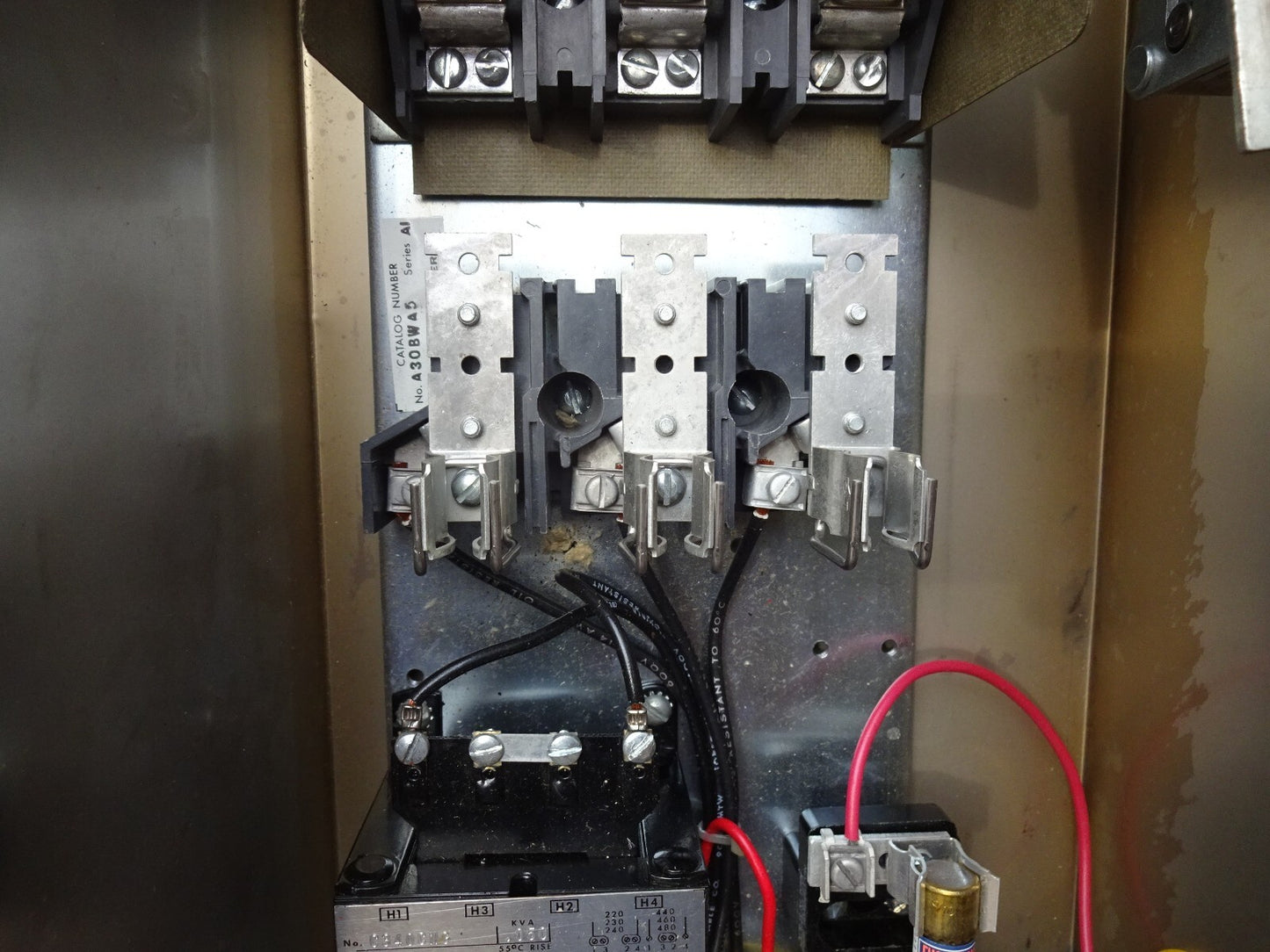 CUTLER HAMMER A-C MAGNETIC COMBINATION STARTER W/ MOTOR CIRCUIT SWITCH 4X ENCL