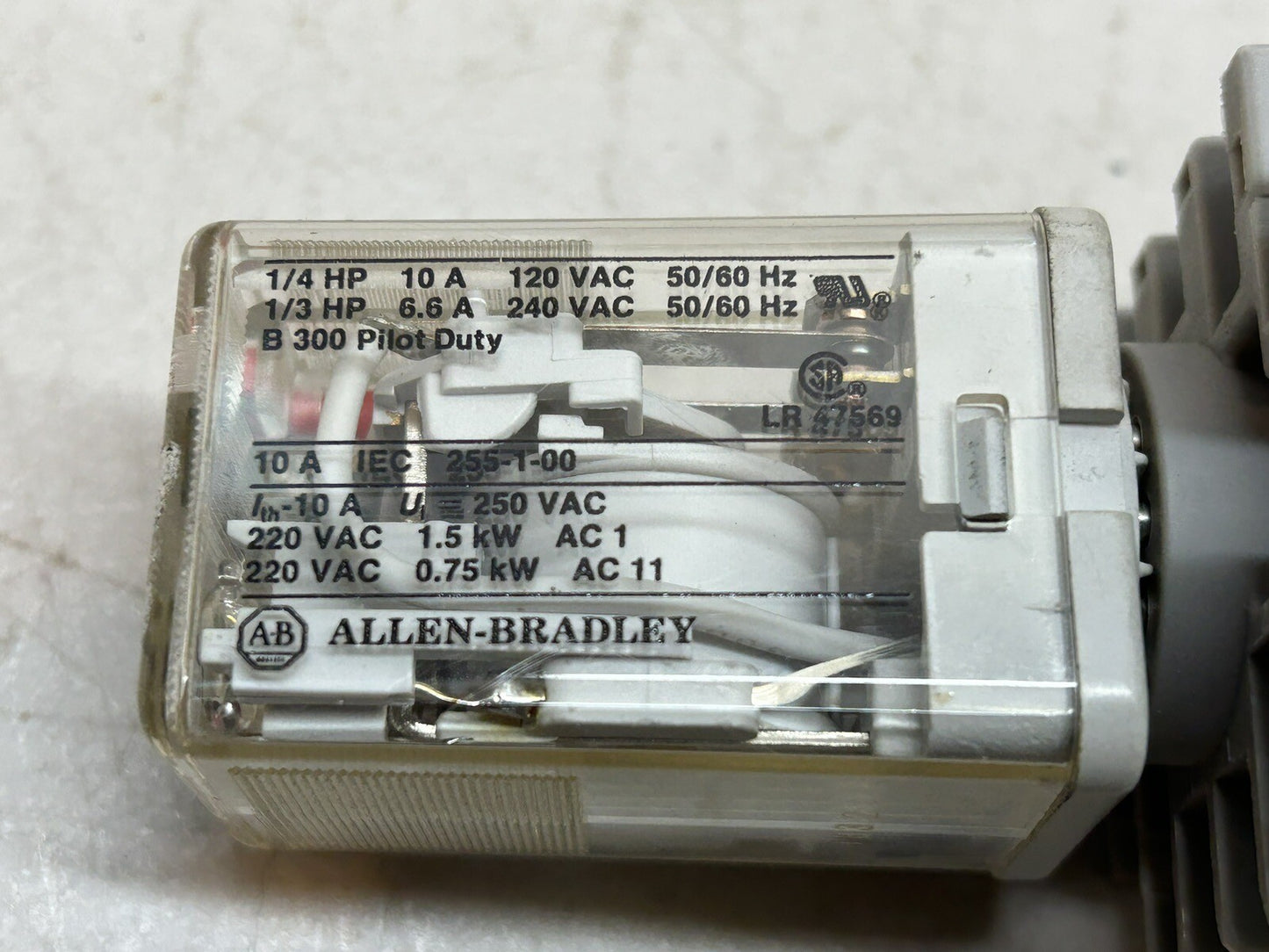 ALLEN BRADLEY 700-HA33A1-1-4 RELAY SER A 120VAC 700-HN126 BASE