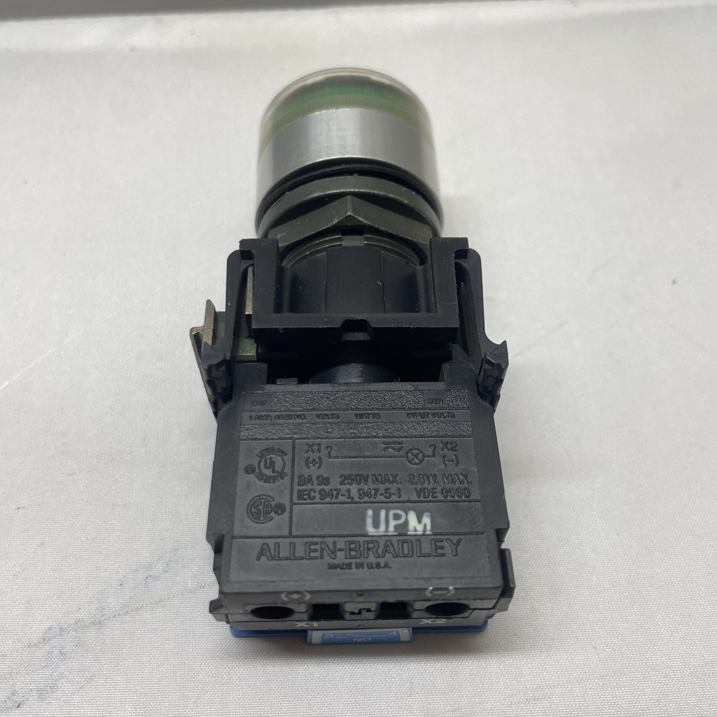 AB Illuminated Push Button 22mm - Green - 800E Series 250V Max 800ES-LF33DL0X10