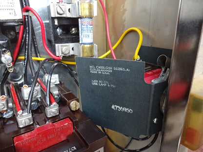 CUTLER HAMMER A-C MAGNETIC COMBINATION STARTER W/ MOTOR CIRCUIT SWITCH 4X ENCL