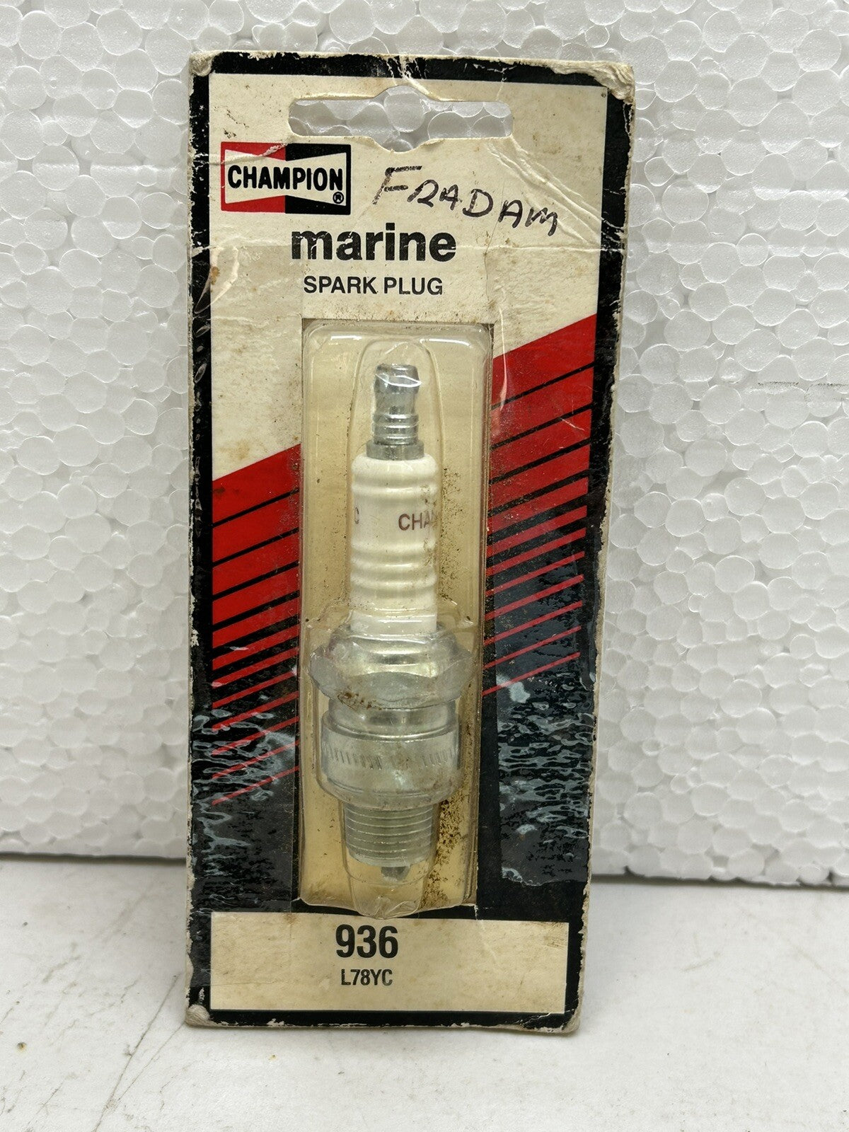 CHAMPION L78YC / MARINE SPARK PLUG 936 / NEW OLD STOCK