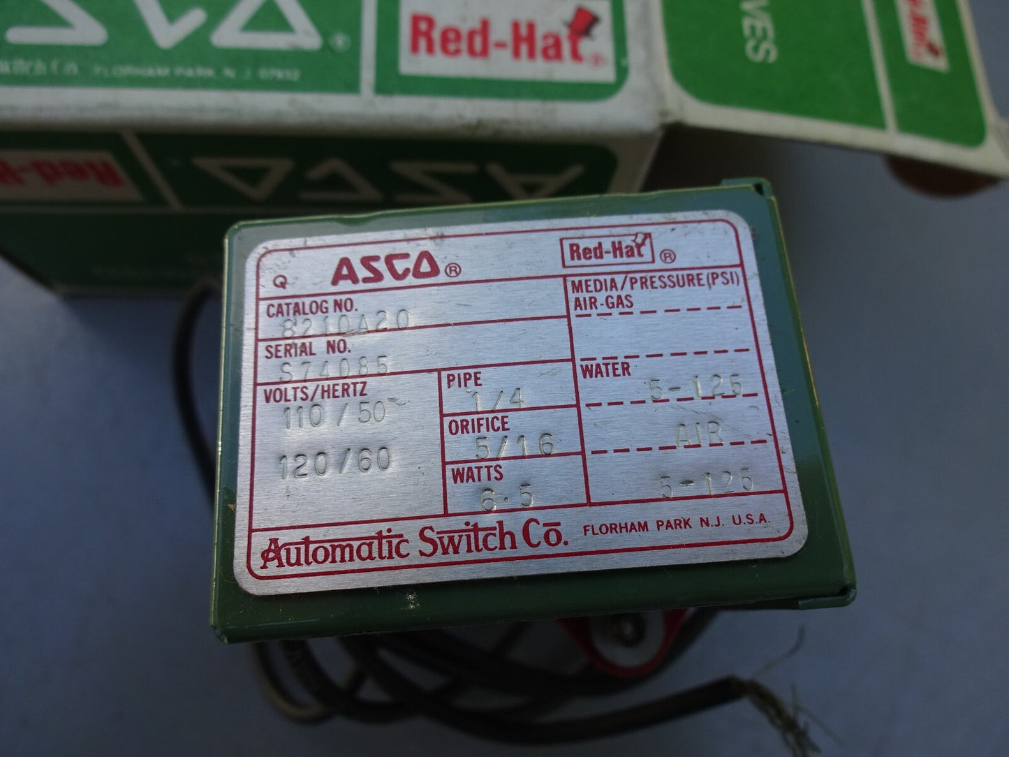ASCO 8210A20 / 120/60 VOLTS SOLENOID VALVE  1/4" 2NC / NEW WITH BOX