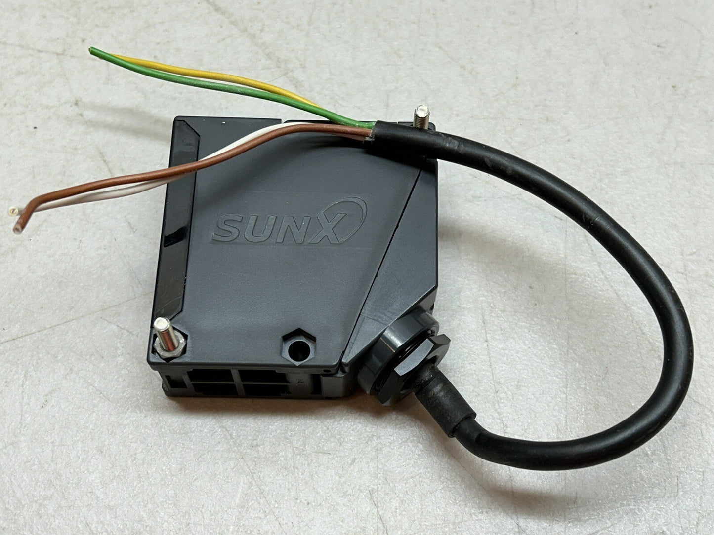 SUNX EQ-501 / PHOTOELECTRIC SENSOR 24-240AC 12-240DC / USED AS SAMPLE UNIT ONLY