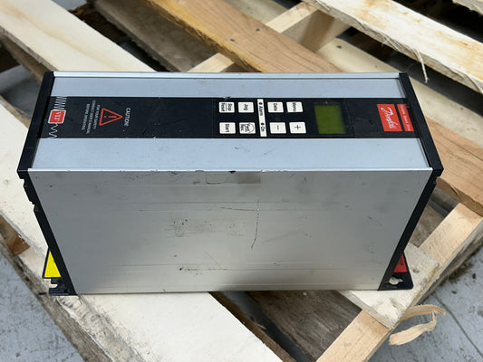 DANFOSS 195H3109 / VARIABLE SPEED DRIVE / VLT TYPE 2040