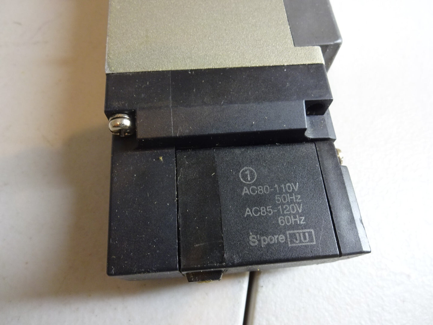 SMC VSS8-6-FHG-D-1Z-V1 / DOUBLE AIR SOLENOID VALVE / SUPPLY PRESSURE 0.1-1 MPA