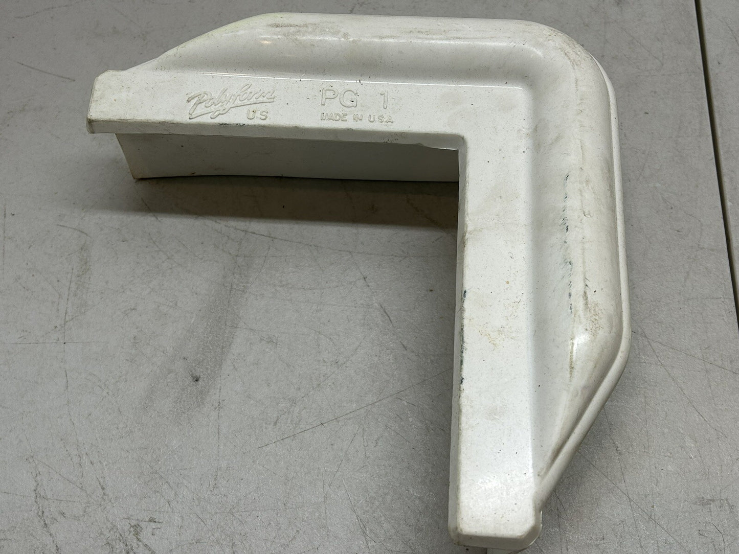 POLYFORM PG-1 POLYGUARD DOCK CORNER / 10" WHITE PVC