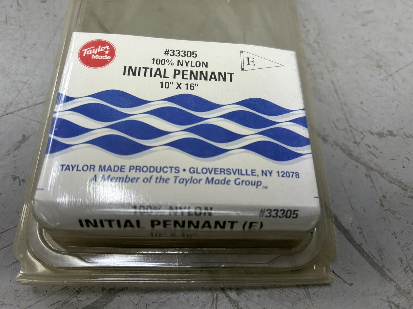 TAYLOR MADE 33305 / INITIAL E PENNANT / 10" x 16" / NEW