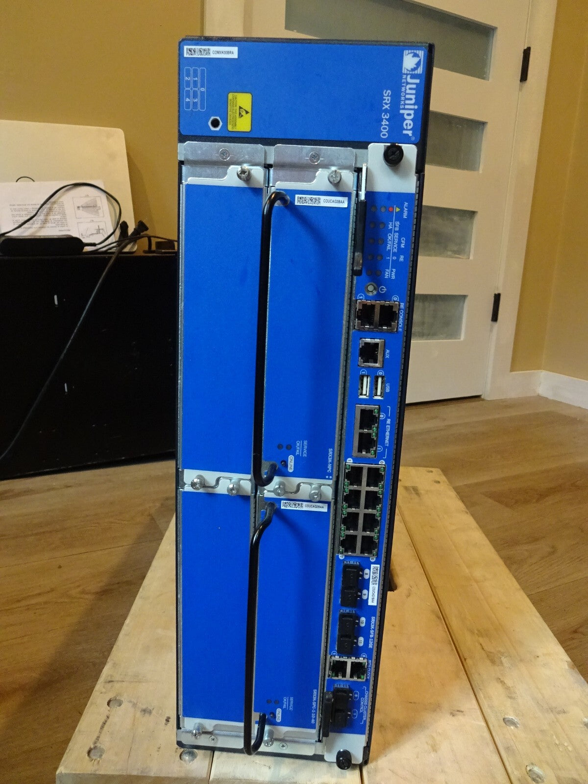 JUNIPER SRX3400-BASE-AC SERVICES GATEWAY / WITH SRX3K-RE-12-10 / SRX3K-SFB-12GE