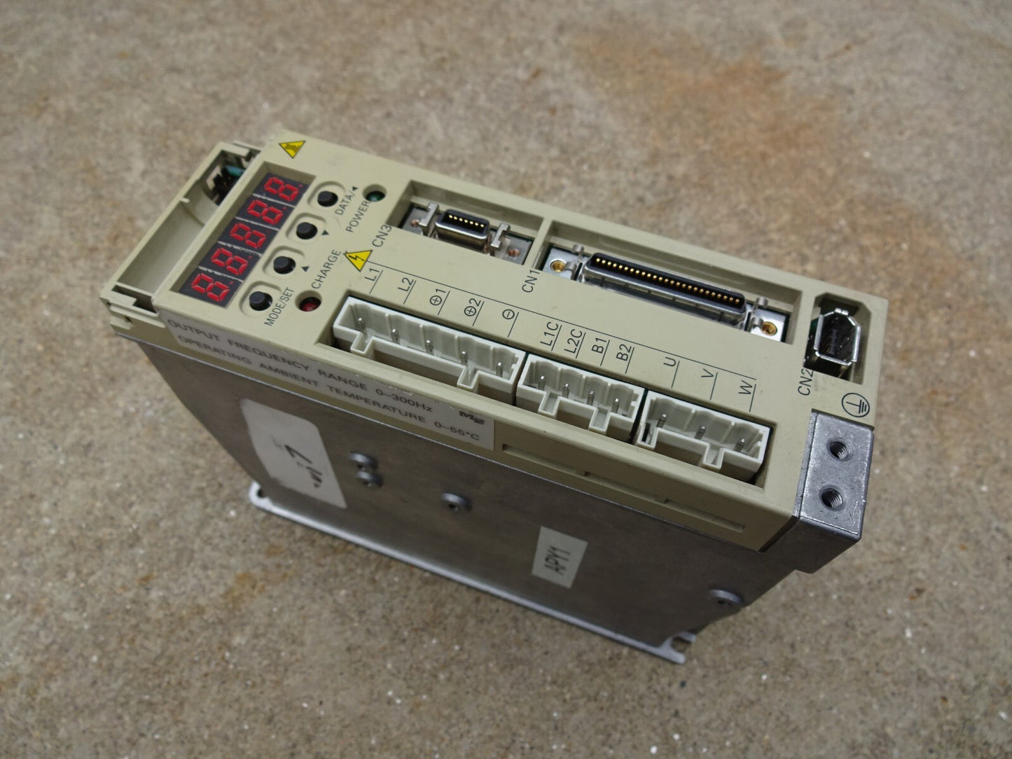 YASKAWA ELECTRIC/ SGDP-01APY100 / SERVO PACK SERVOPACK AC 200-230 IN 0-230 OUT