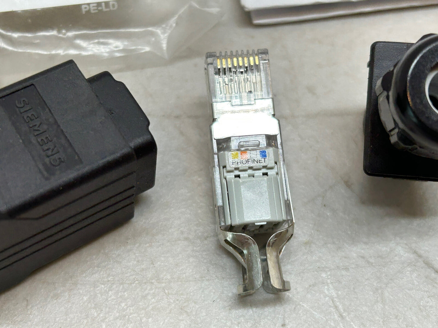 SIEMENS 6GK1901-1BB10-6AA0 / SIMATIC NET INDUSTRIAL ETHERNET RJ45 PLUG PRO / NEW