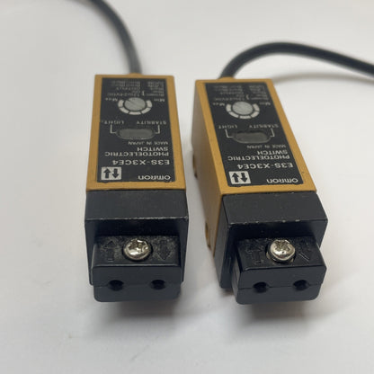 (LOT OF 2) OMRON E3S-X3CE4 Fiber Optic Sensor (12-24VDC, NPN, 1 ms)