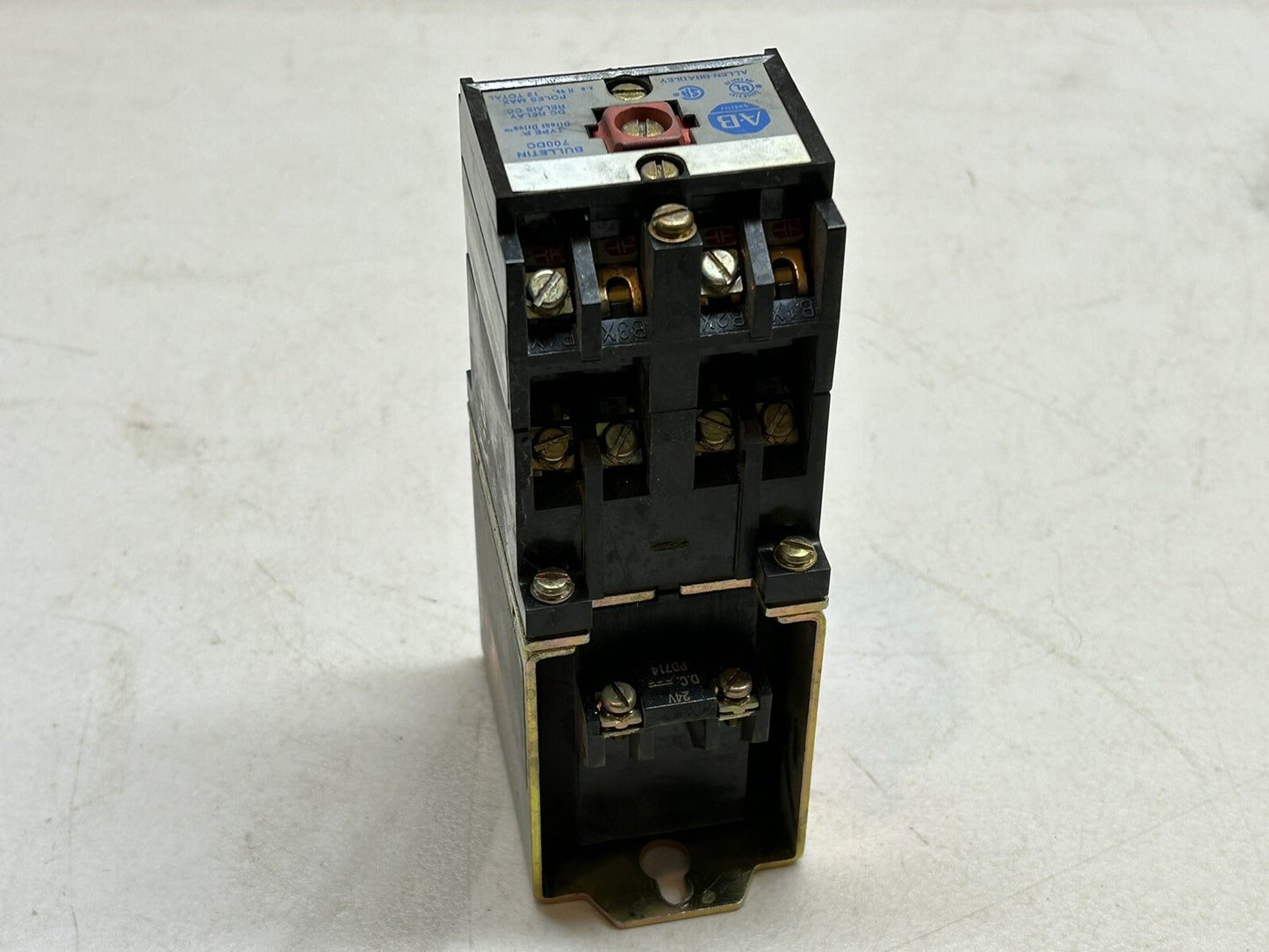 ALLEN BRADLEY 700-PKB40 AC RELAY / WITH 700DC-P400Z24 SERIES A