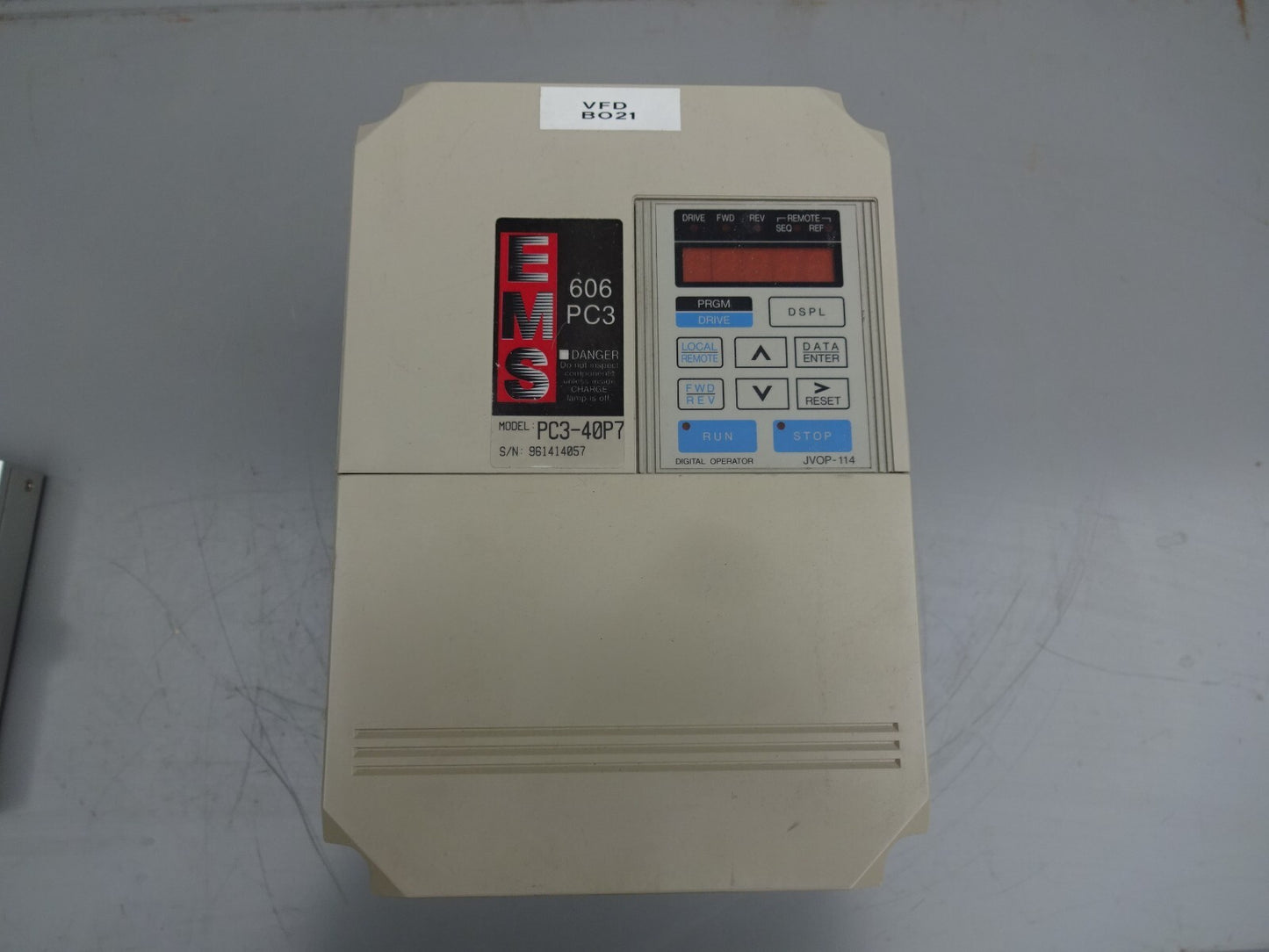 EMS CIMR-PCU40 / P7PC3-40P7 / 606PC3 / 3PH 380-460VAC 5-/60HZ 2.9A