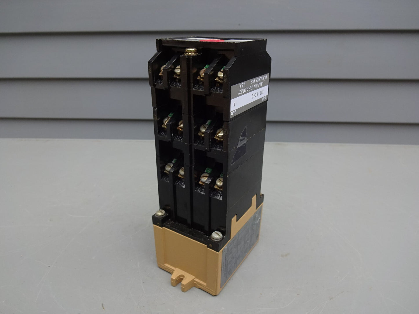 ALLEN BRADLEY 700-P800A1 B / 700-PC40 A  / RELAY