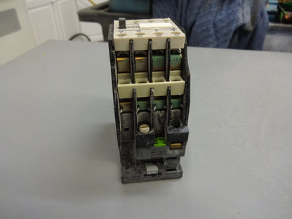 Siemens 3TH8253-0A 8-Pole Control Relay / Contactor (5 NO + 3 NC) 24/29V 50/60Hz