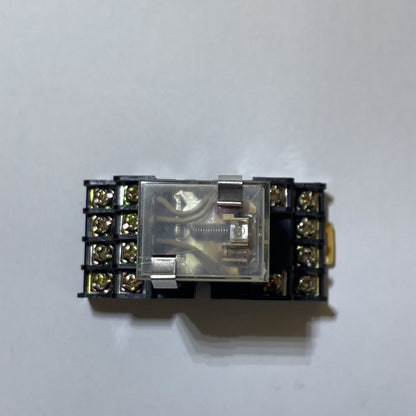 GE CR420MPL044J Relay w/ Base CR420MA