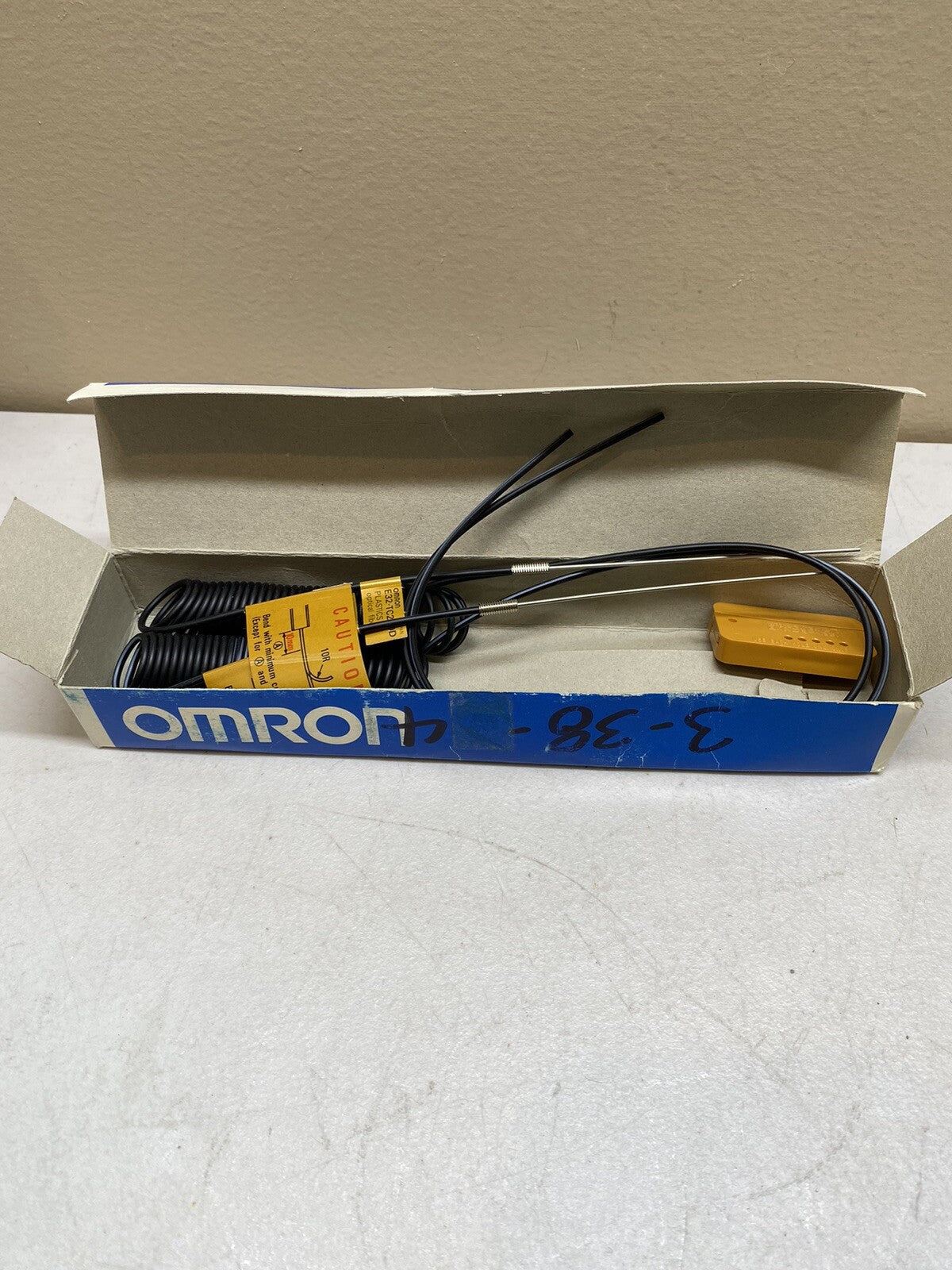 (LOT OF 2) OMRON E32-TC200D Fiber Optic Through-Beam Sensor Cable / Head