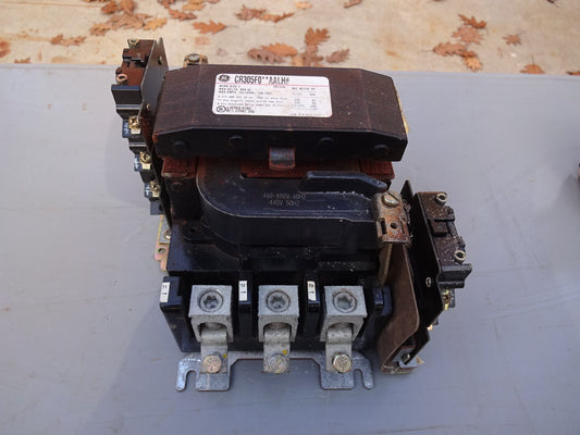 GE CR305F0 / SIZE 4 CONTACTOR 480 VAC COIL 600 VAC 100 HP 135 AMPS 3 PHASE