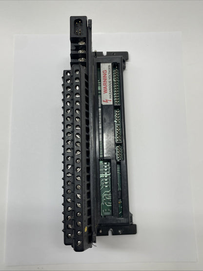 GE Fanuc IC660TBD025C Genius I/O Terminal Module 5-24 VDC 32 Sink