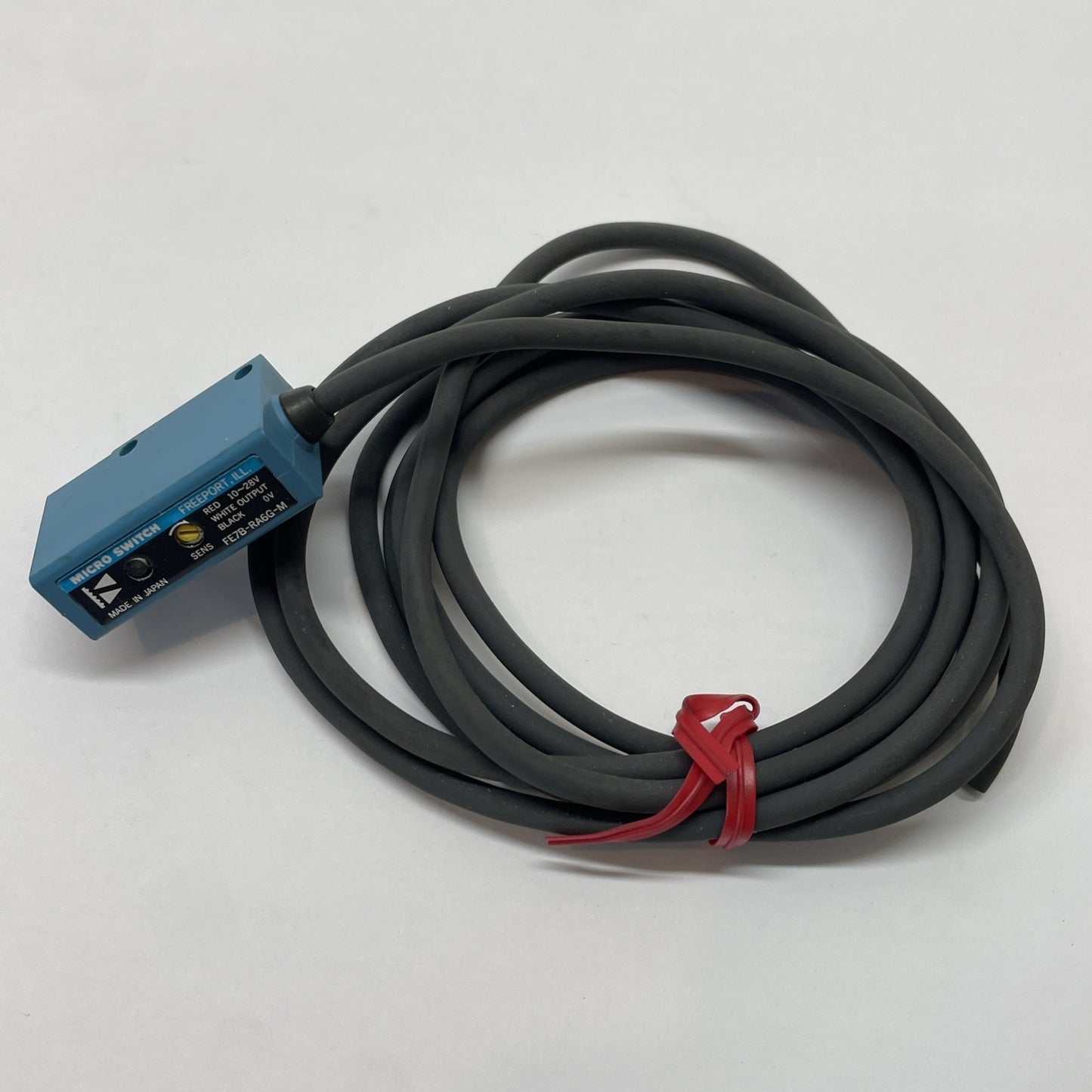 FE7B-RA6G-M / FE7BRA6GM Retroreflective Photoelectric Sensor 10-28 VDC